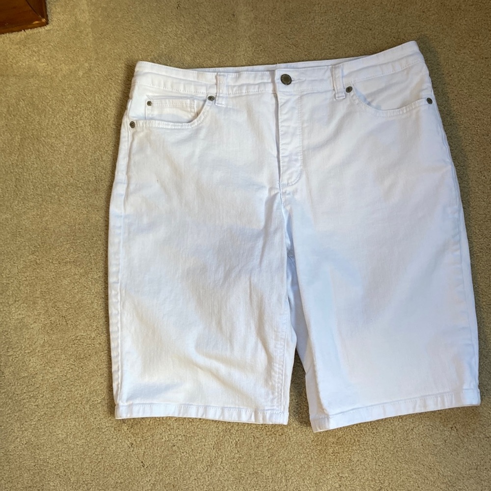 Jones New York Signature ~white Bermuda Shorts~ size 12~Lexington Short